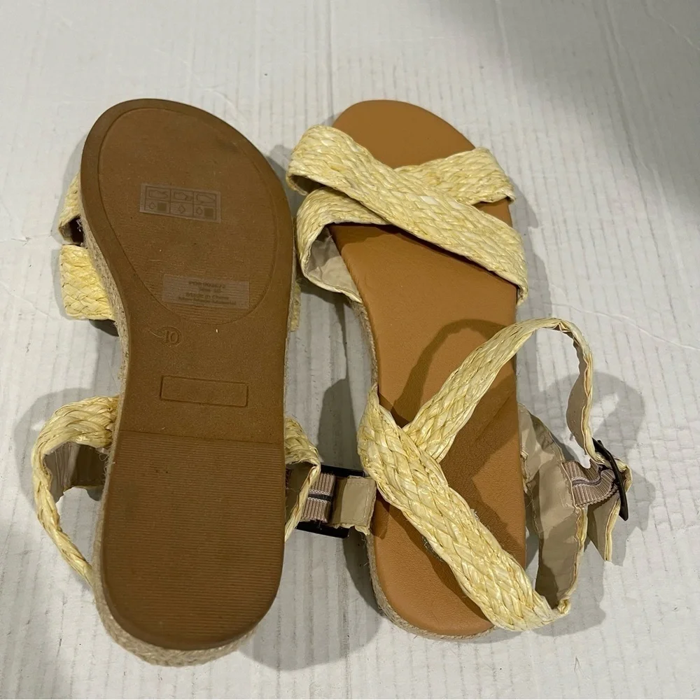 Journee Collection Cream Sandals Size 10
